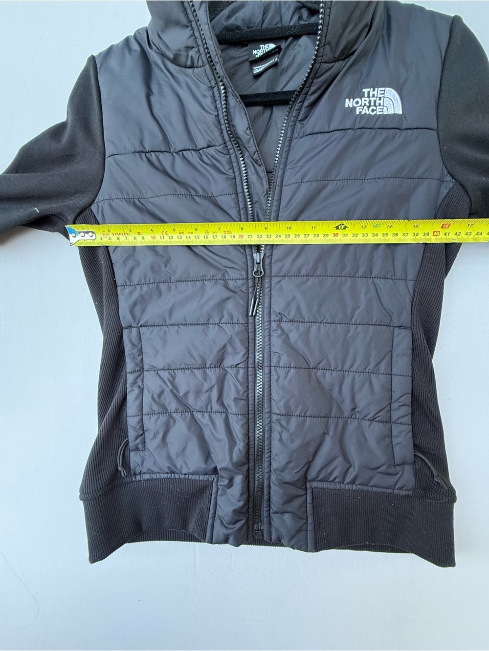 The North Face Women's Black Quilted Hybrid Lightweight Jacket - Picture 4 of 6